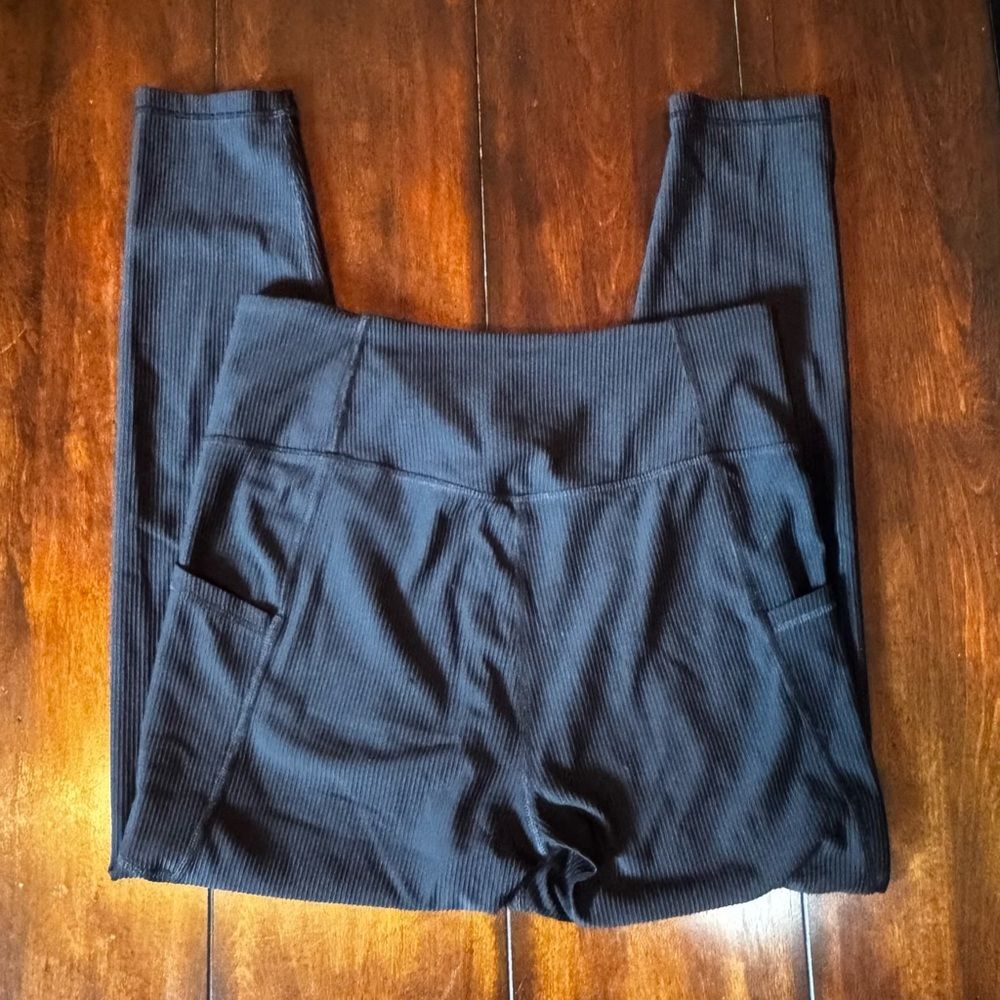 2 Pairs Old Navy Black & Camo Leggings Set Large - Picture 7 of 10